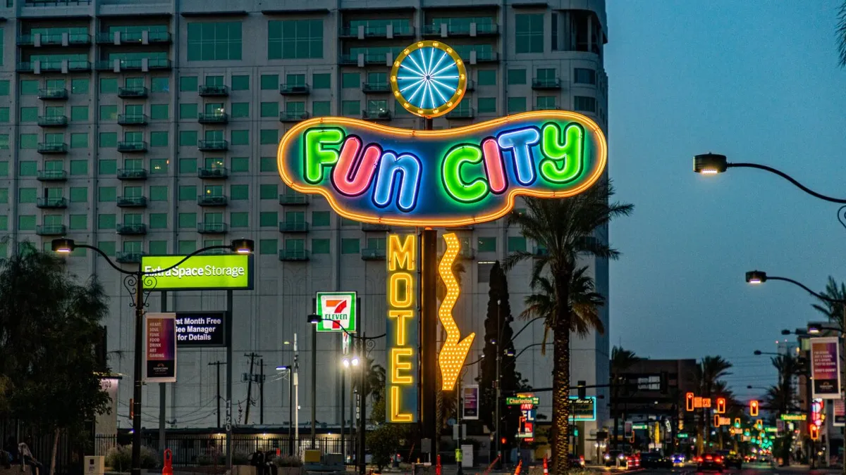 888集团霓虹大道拉斯维加斯历史霓虹灯